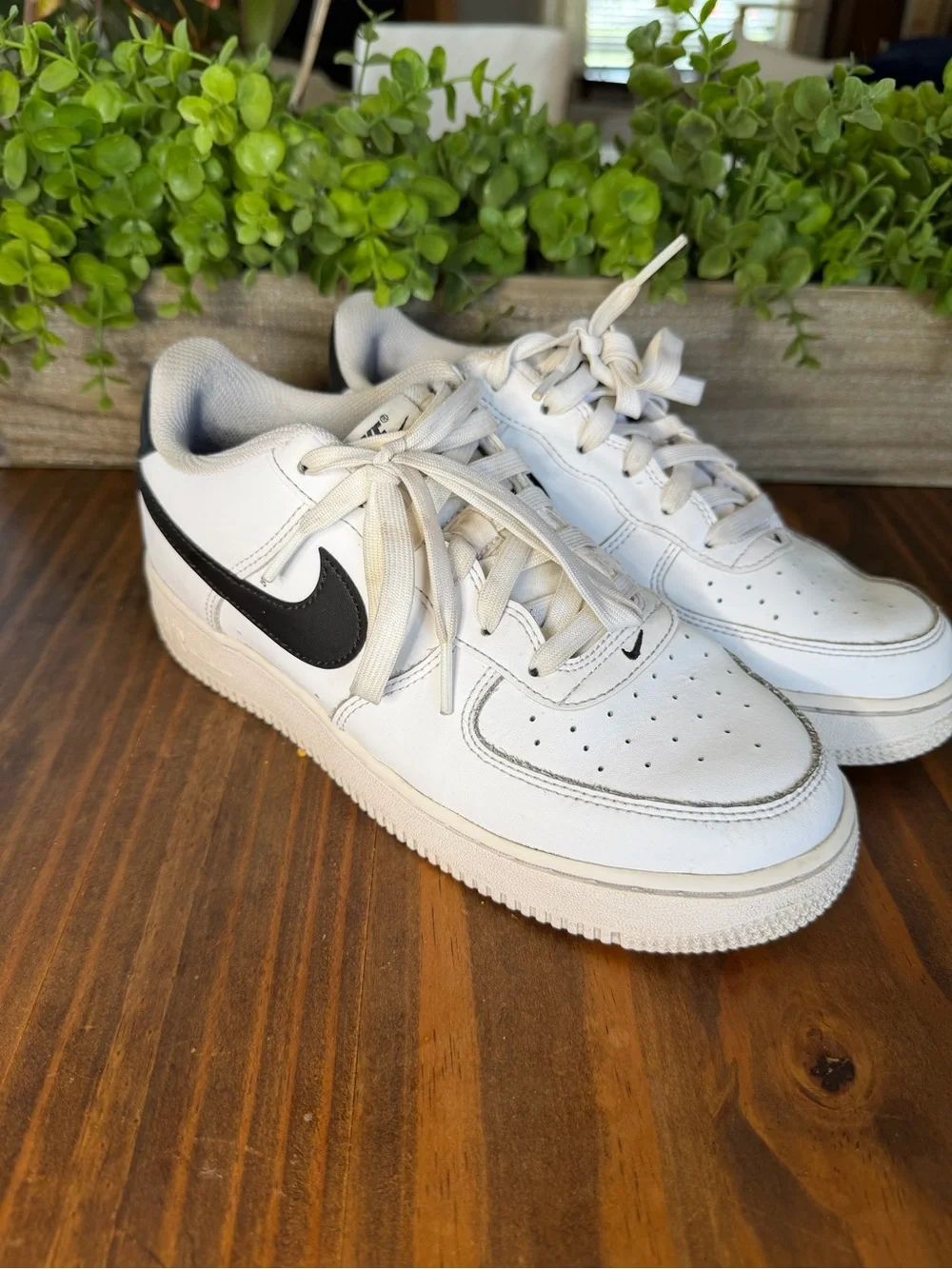 Nike Kids White Sneakers with Black Swoosh 6.5Y